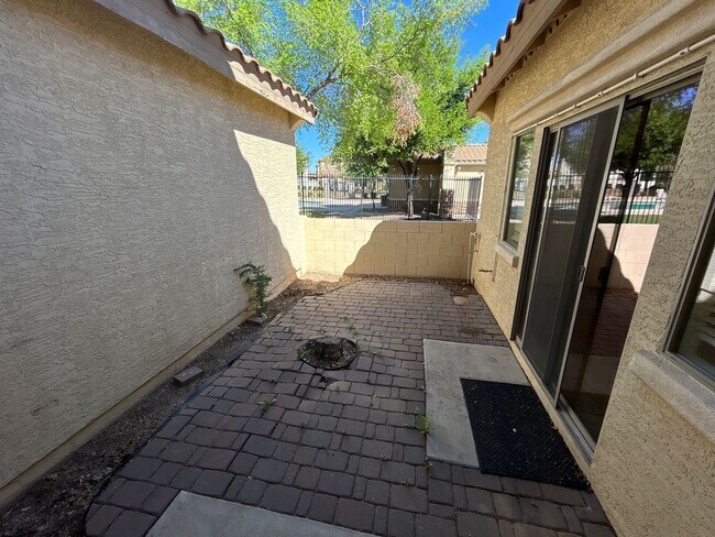 Building Photo - 14072 W Country Gables Dr