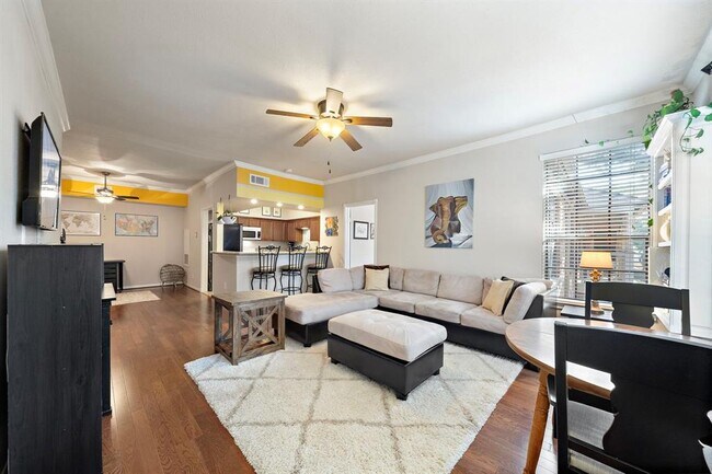 Building Photo - 2255 Braeswood Park Dr