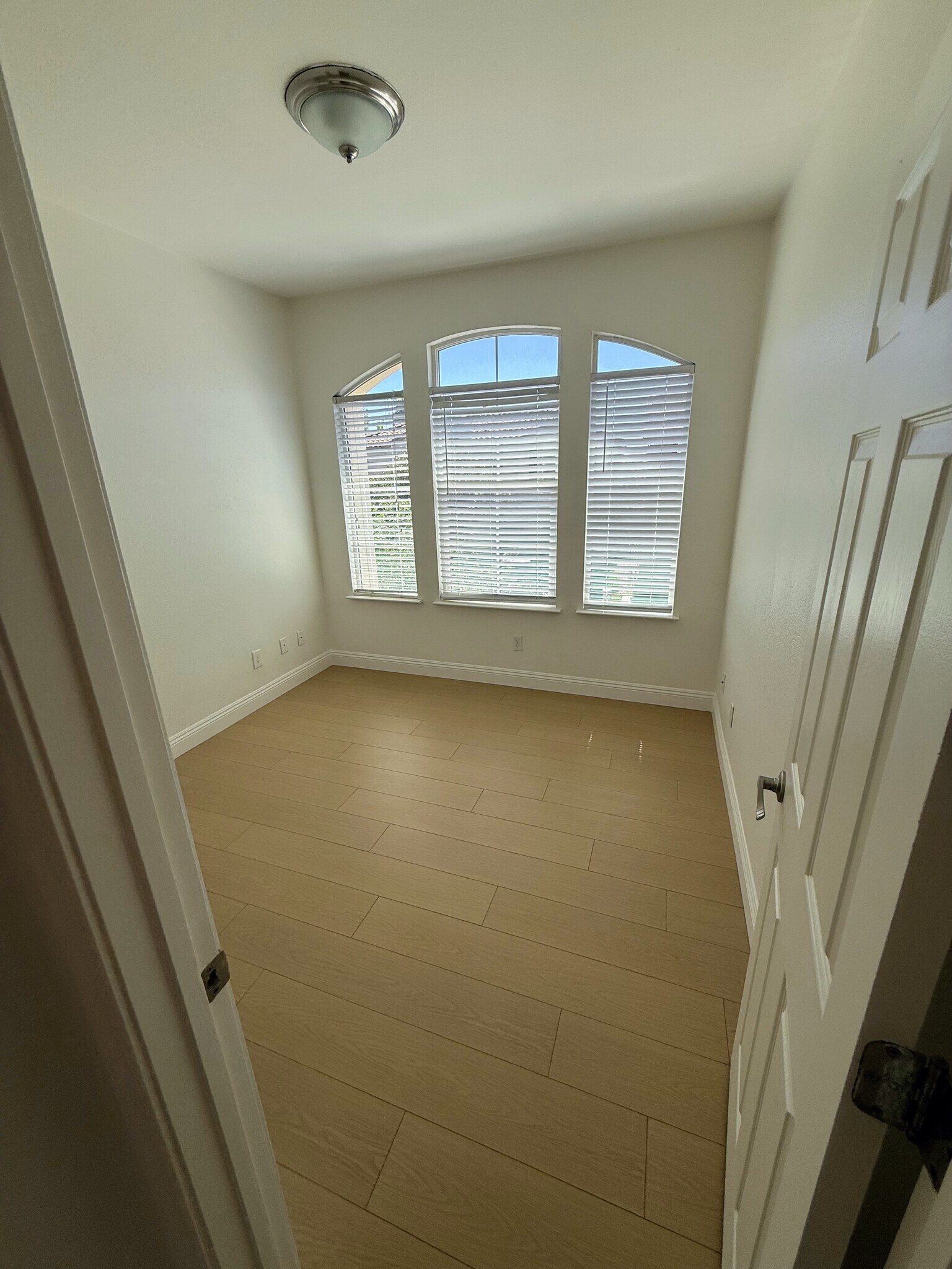 Building Photo - 5424 Knotty Pine Way