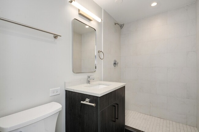 Building Photo - 227 E Walton Pl
