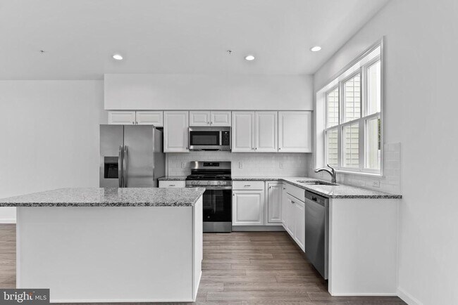 Building Photo - 35 S 19th St