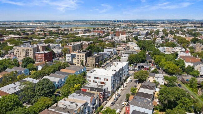 Building Photo - 306 Bergen Ave