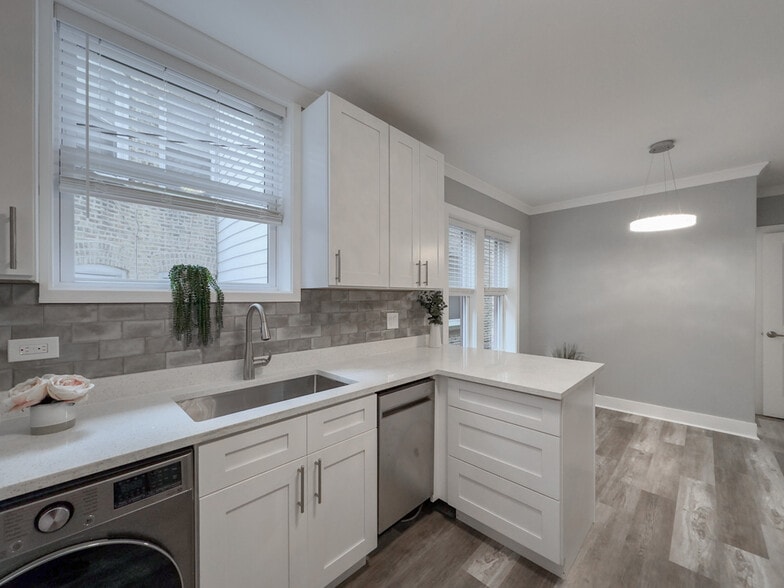 Building Photo - 2125 W Giddings St