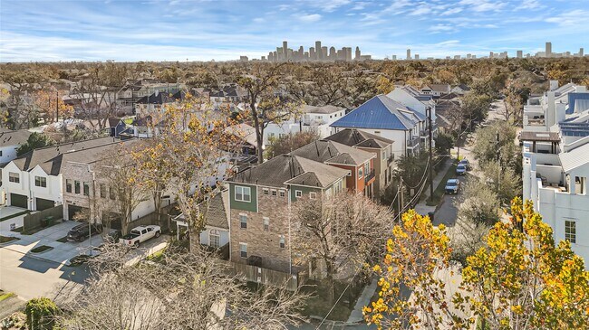 Building Photo - 2736 Cortlandt St