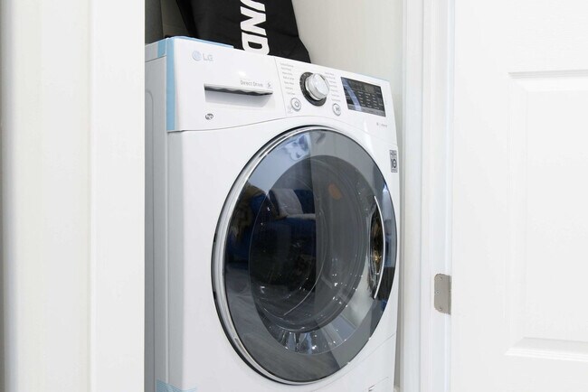 Building Photo - 240e E 75th St