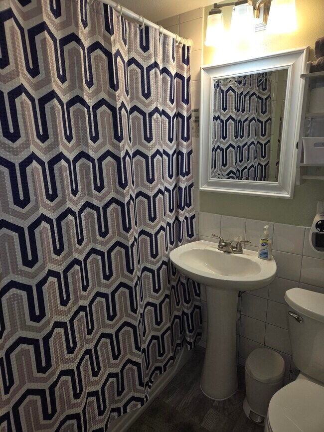 Building Photo - 1213 5th St