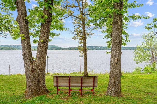 Building Photo - 471 Parkside Dr