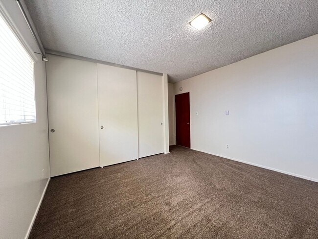 Building Photo - LEB