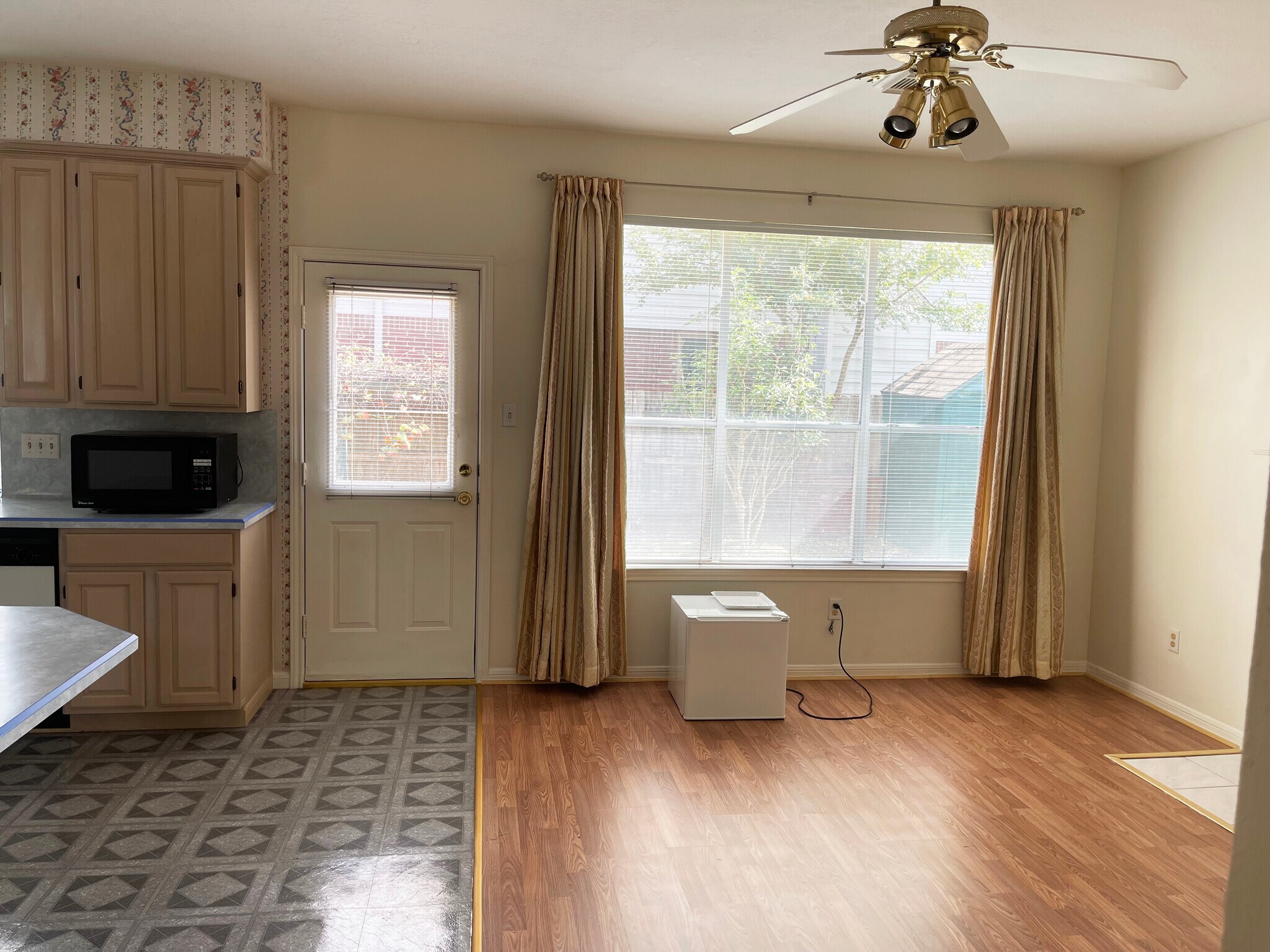 Family room to backyard door - 12607 Alderwood Dr