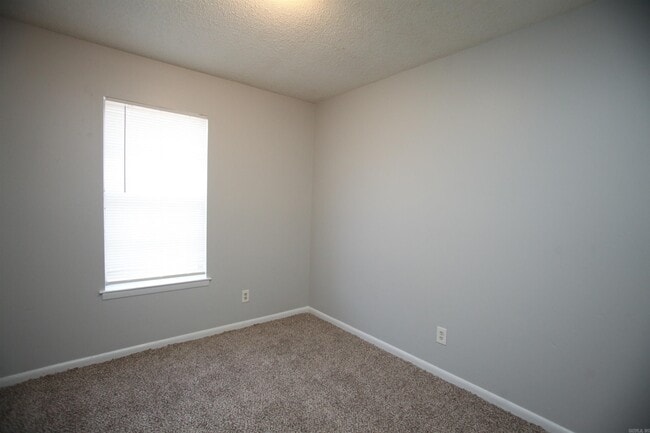 Building Photo - 5519 Southboro Dr