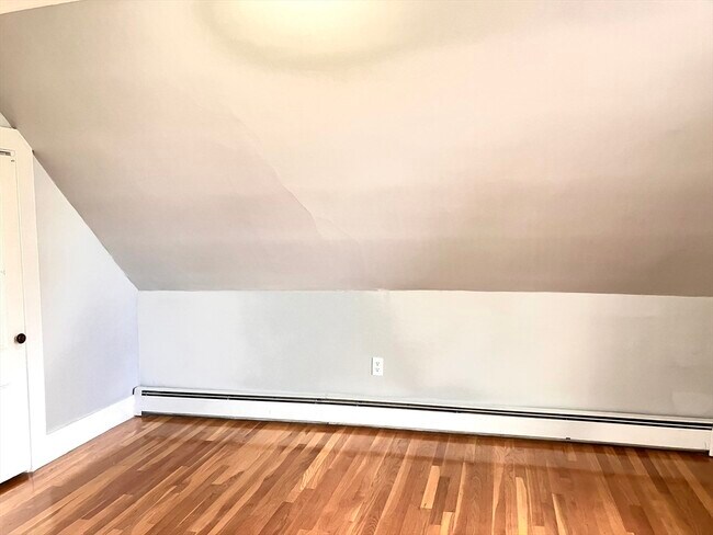 Building Photo - 65 Kirtland St