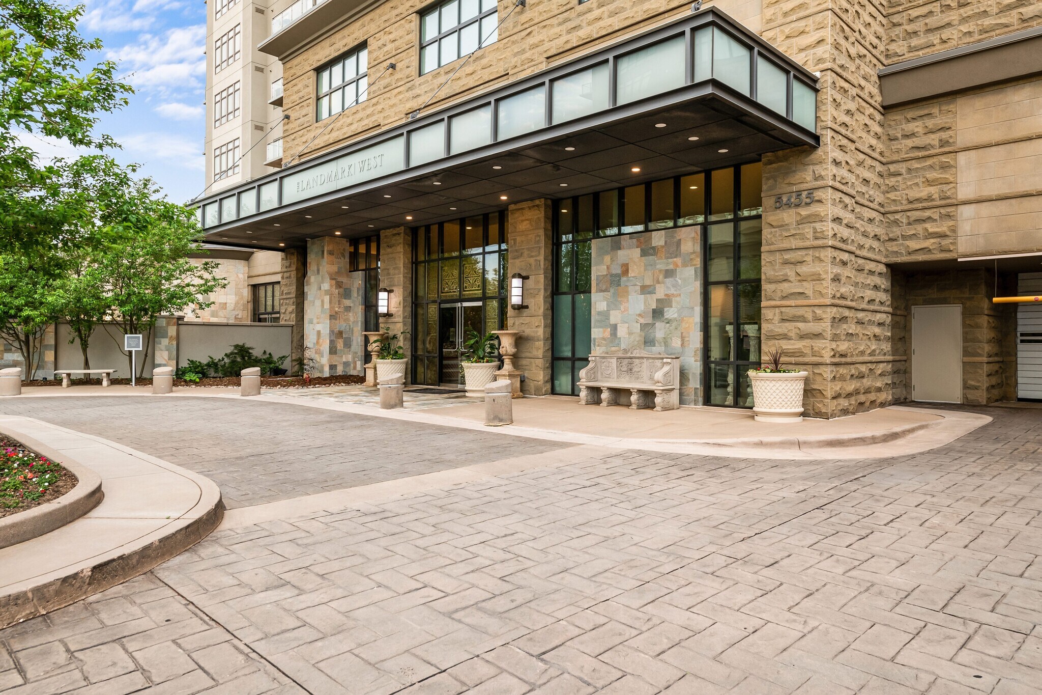 West Entrance - 5455 Landmark Plz