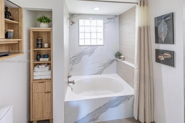 Building Photo - 3255 NE 184th St