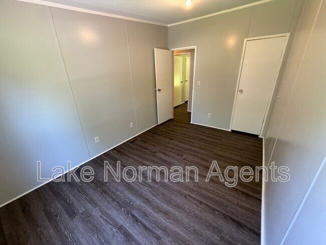 Building Photo - 1121 McRee Heights Cir