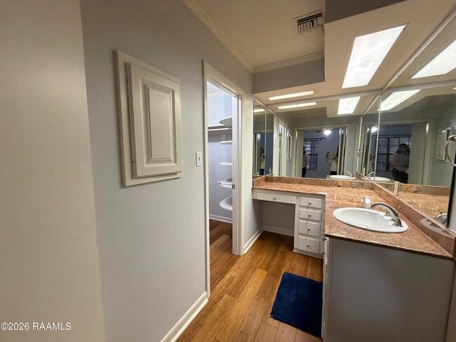 Building Photo - 1103 E Bayou Pkwy