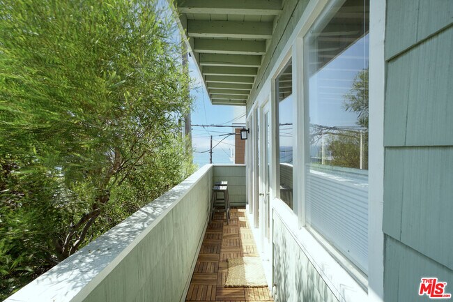 Building Photo - 4400 Ocean Dr