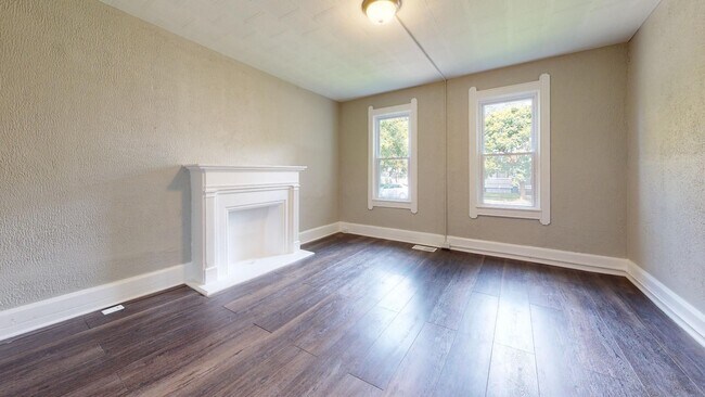 Building Photo - Clark/Fulton - 4 bed/1 bath - Single Family Home