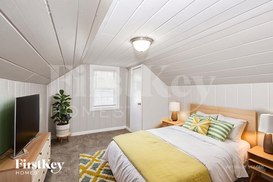 Building Photo - 1567 Mayflower Ave SW