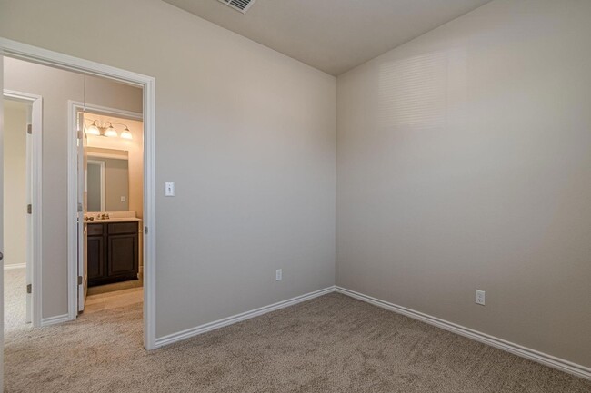 Building Photo - 384 Witchhazel Way