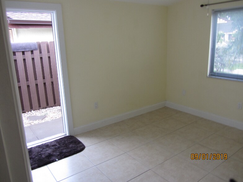 Building Photo - 10740 SW 142nd Ave