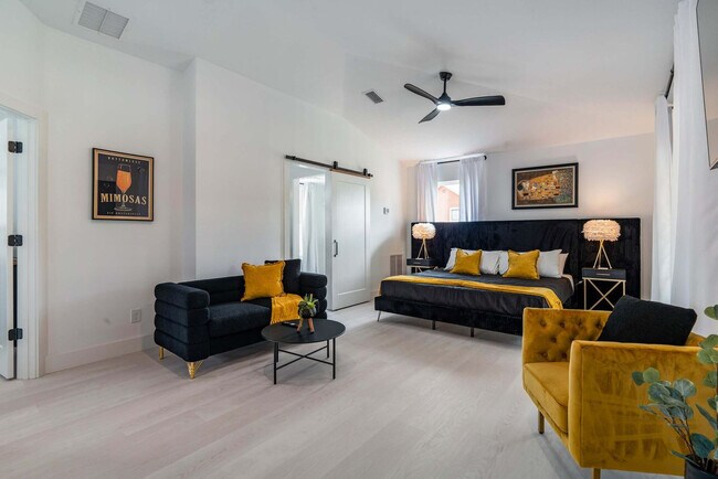 Building Photo - 28 W Castillo Dr