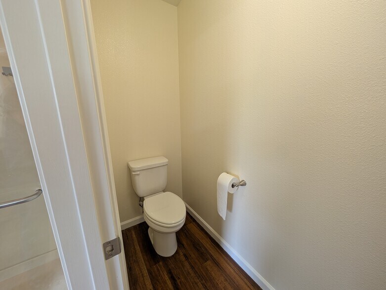 Building Photo - 520 Bobbys Ln