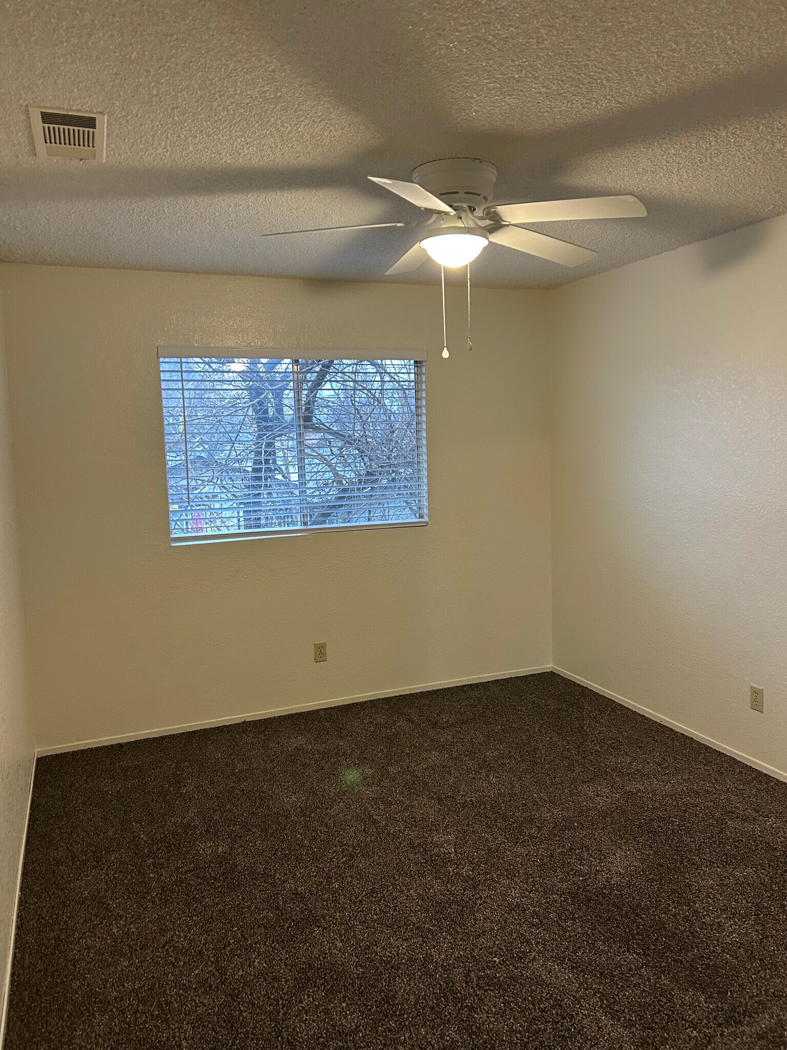 Building Photo - 2480 Wilson Ave