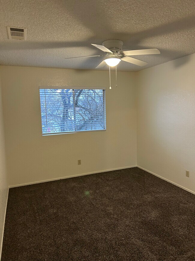 Building Photo - 2480 Wilson Ave