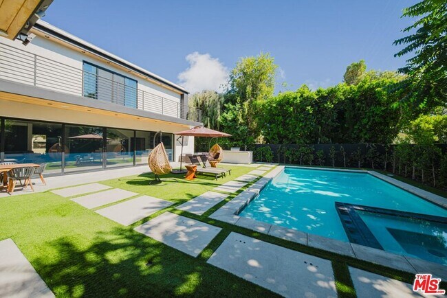 Building Photo - 5141 Varna Ave