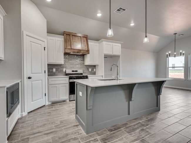 Building Photo - Newer Home available Mid-August 2026- Mustang Park- Storm Shelter