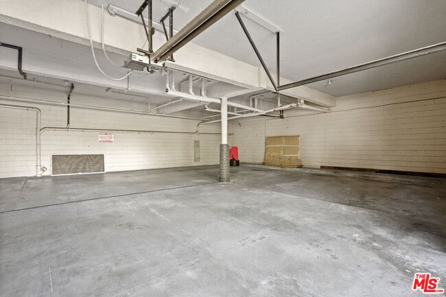 Building Photo - 18000 Coastline Dr