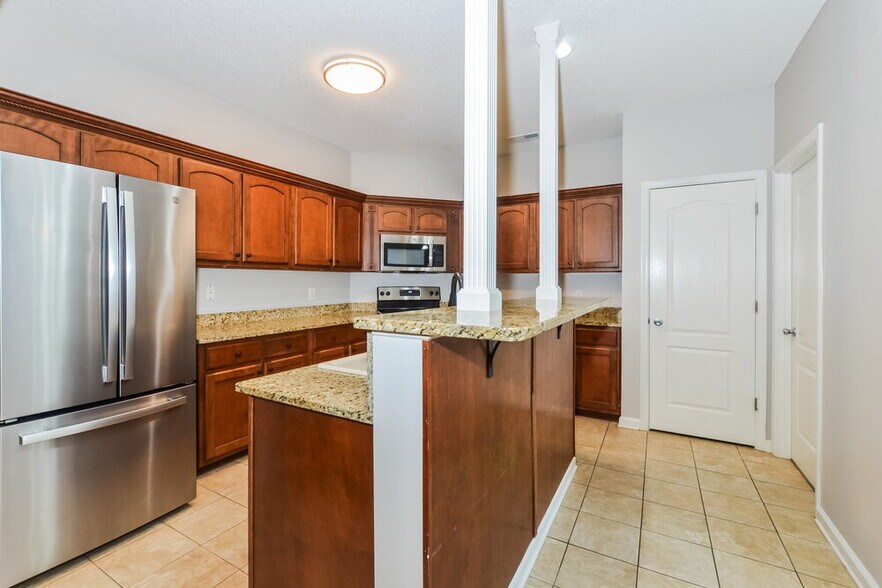 Building Photo - 8662 Valmont Cir