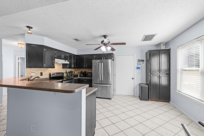 Building Photo - 470 Managua Way