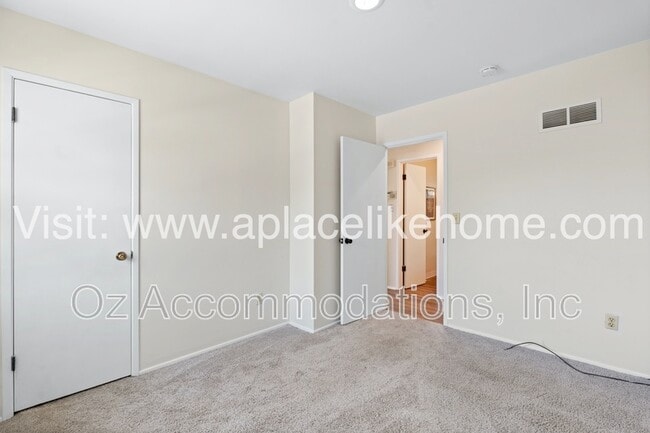 Building Photo - 6803 E 140th Terrace