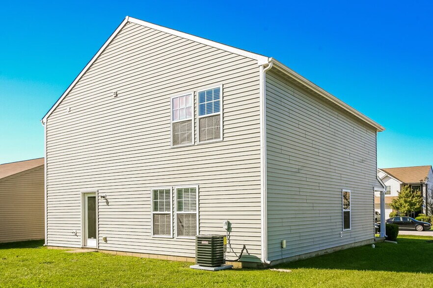 Building Photo - 1445 Bluestem Dr