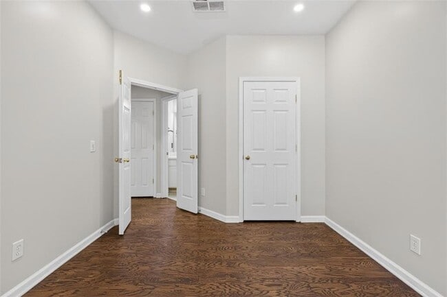 Building Photo - 2855 Stonehenge Ct