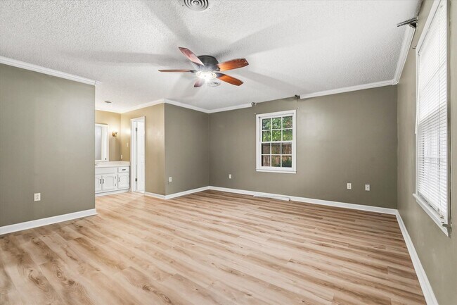 Building Photo - 4-BED, 2-BATH ALL-BRICK HOME NEAR JONESBORO COUNTRY CLUB!