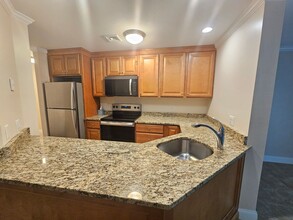 Building Photo - Spacious 2 Bed, 1 Bath Condo
