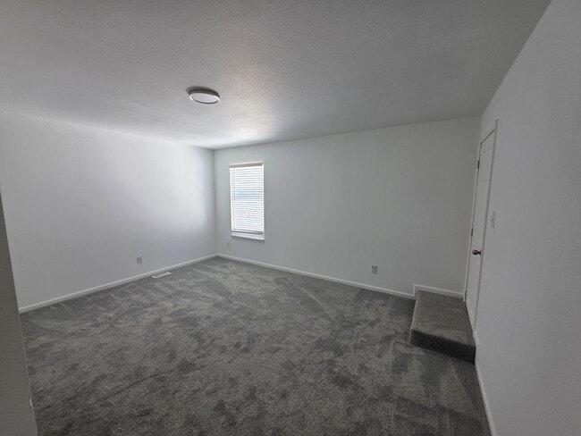 Building Photo - 400 Elliott Ln