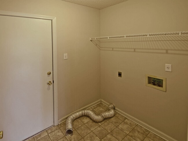 Building Photo - 3 bed, 2 bath in Arlington/Lakeland area