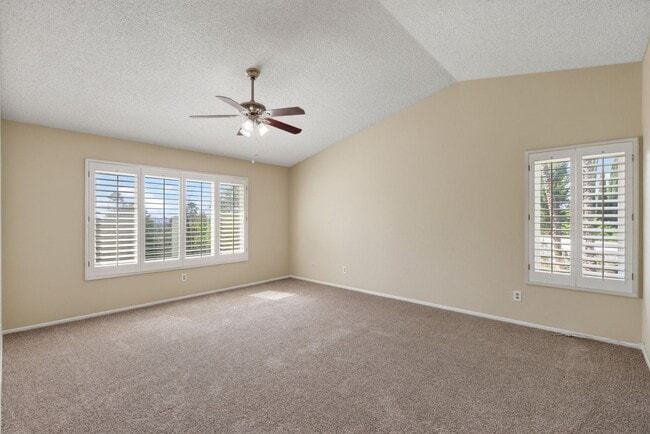 Building Photo - Canyon Crest Home