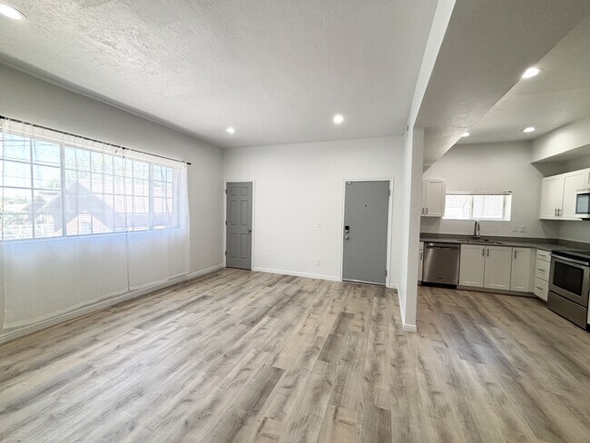 Building Photo - 1090 S 1100 E