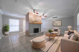Building Photo - Cozy 3-Bedroom Rental with Fireplace & Mod...
