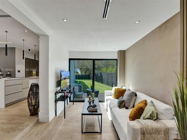 Building Photo - 2066 NE 174th St