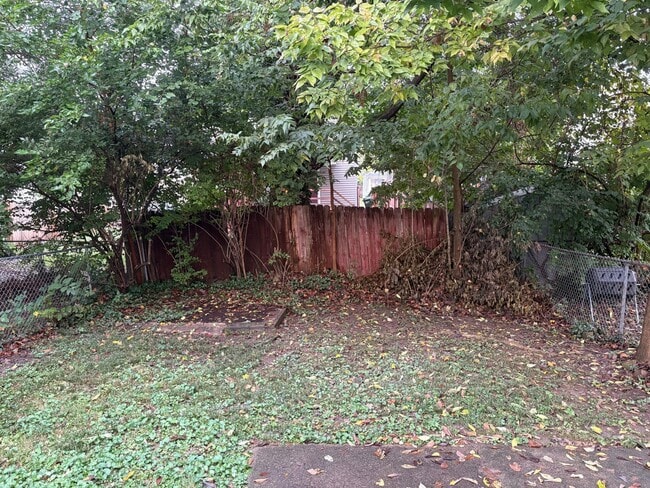 Building Photo - 2756 Latonia Ave