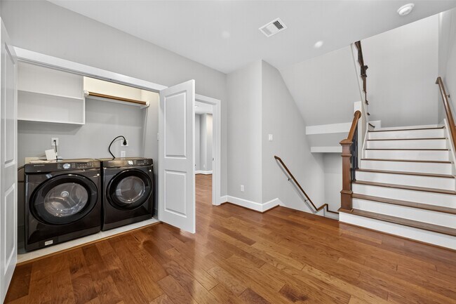 Building Photo - 1624 W 24th St