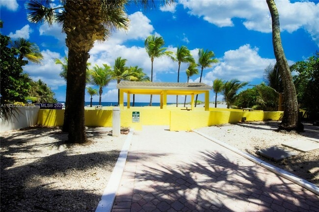 Building Photo - 1391 S Ocean Blvd