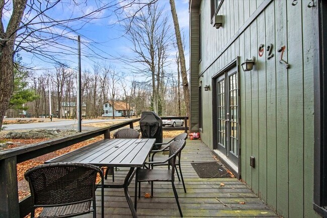 Building Photo - 1150 Country Club Dr