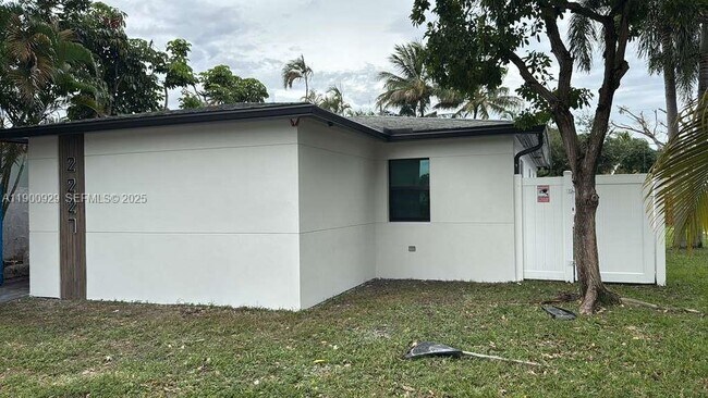 Building Photo - 2227 Roosevelt St