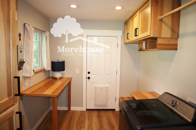 Building Photo - 10440 Meadow Lark Dr